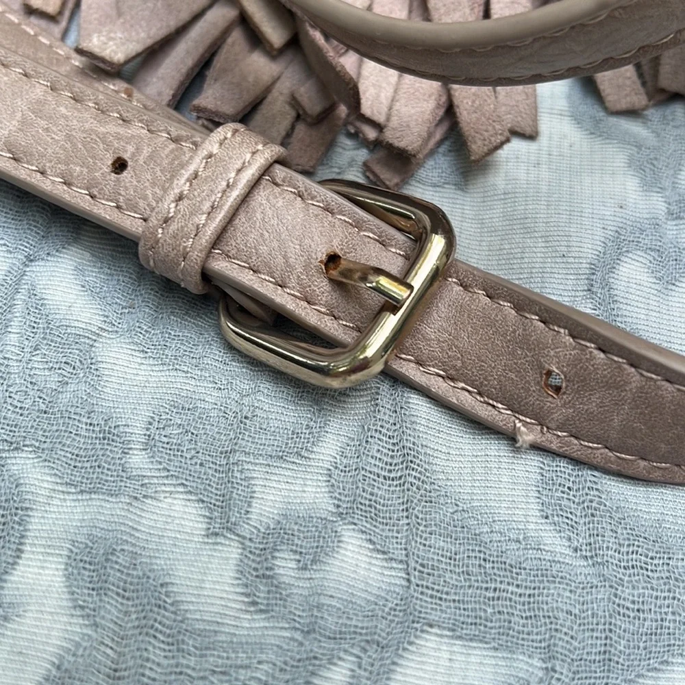 Moda Luxe fringe leather&vegan purse. Taupe - Picture 3 of 8
